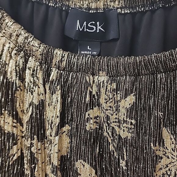 Metallic Gold Top with Puffed Sleeves and Tie Chiffon - Picture 5 of 9